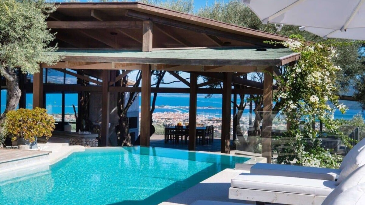 Apolpaina Villa | Exclusive Villa with Sophisticated Architecture
