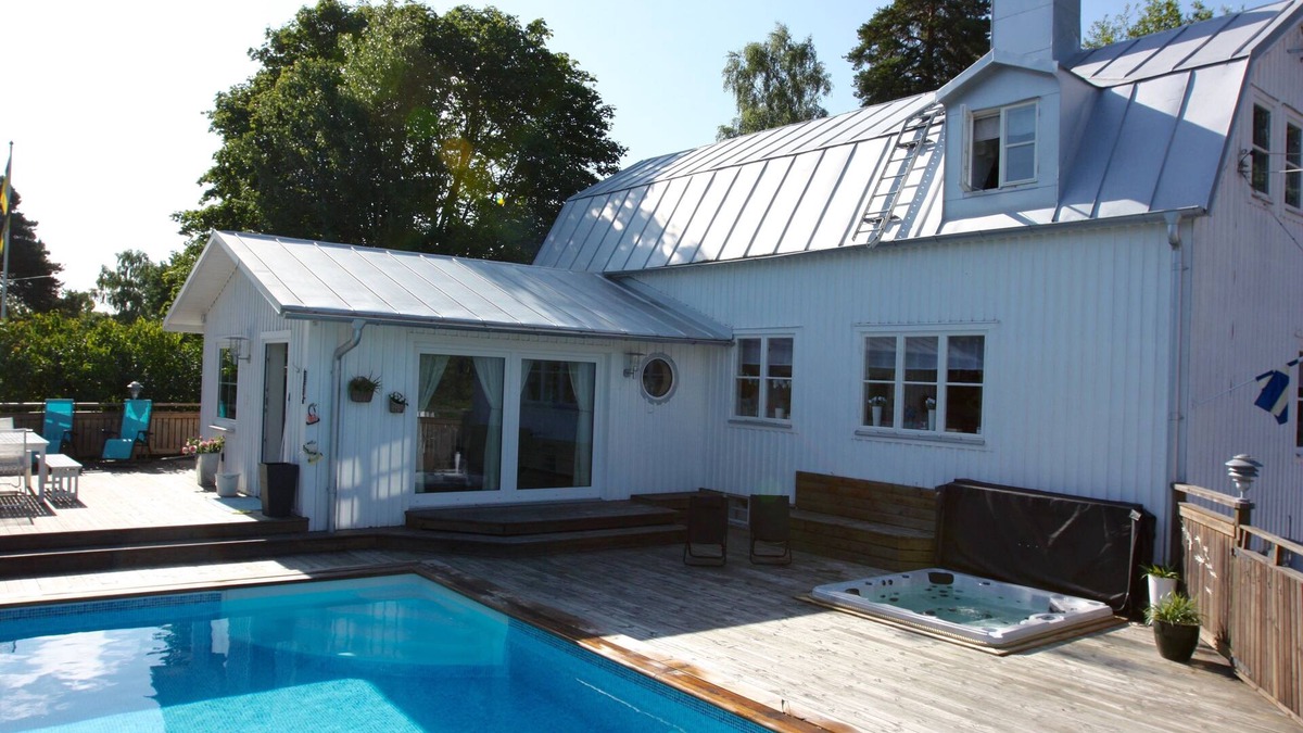 Svalnas Villa | Exclusive villa with private swimmingpool and spa pool - close to Stockholm City