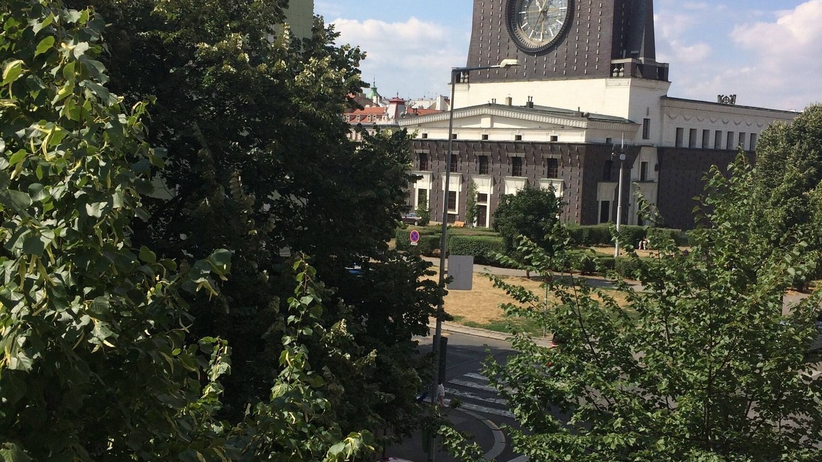 Vinohrady Apartment | Exclusive Vinohrady Location - Charming 2 Bedroom/2 Bathroom w/Balcony &Elevator