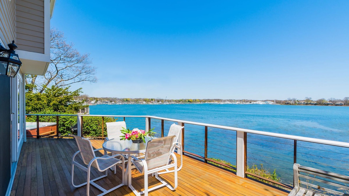 Branford House | Exclusive Weekend Summer Sale here Waterfront Beach Home🏖️Hot Tub+Stunning Views