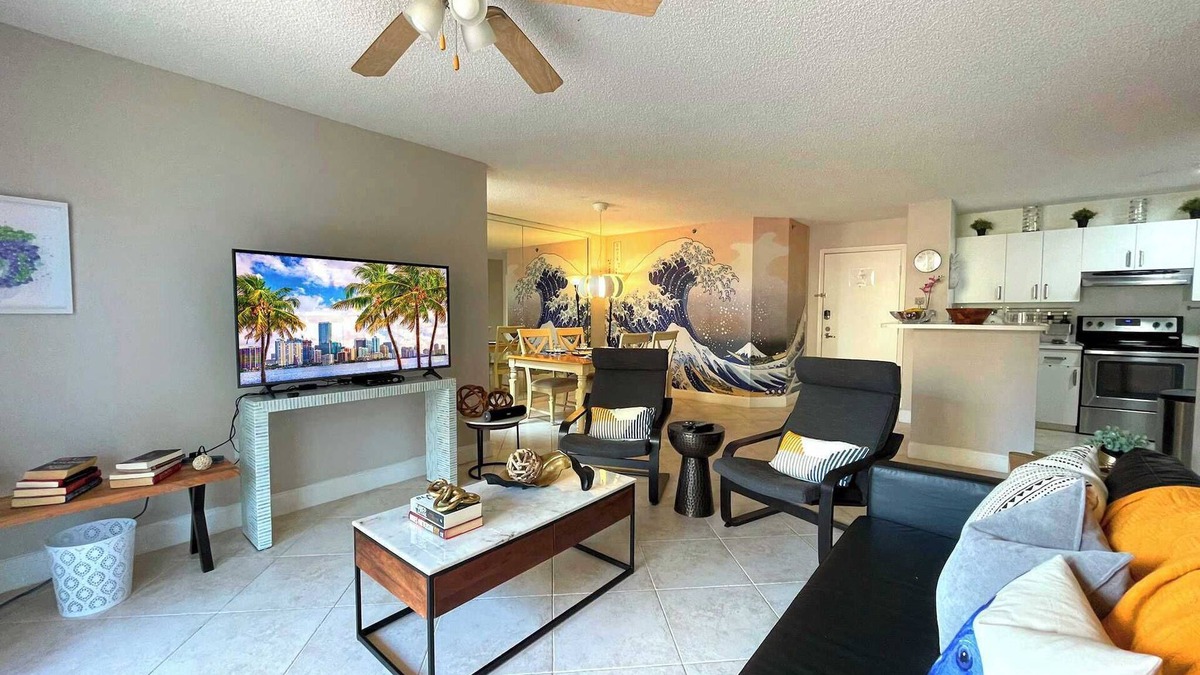 Aventura Apartment | Exclusive Yacht Club Condo 10 Min to the Beach
