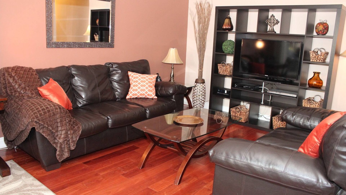 Whyte ave Condo | Executive 1-bedroom apartment near the University of Alberta