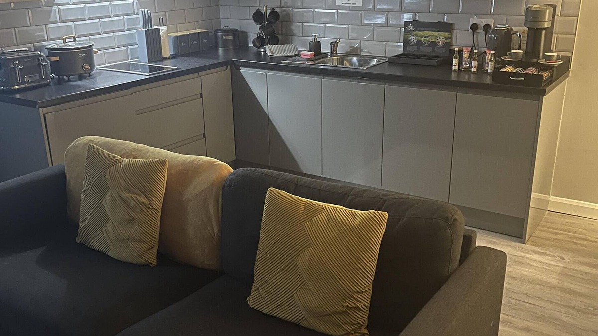 Scunthorpe Apartment | executive 1 bedroom apartment suite with jet bath