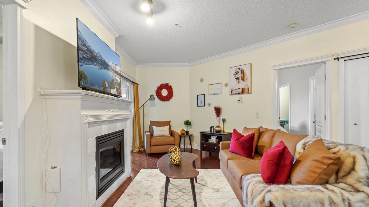 East Village Condo | Executive 2 bed 2 bath Riverfront condo