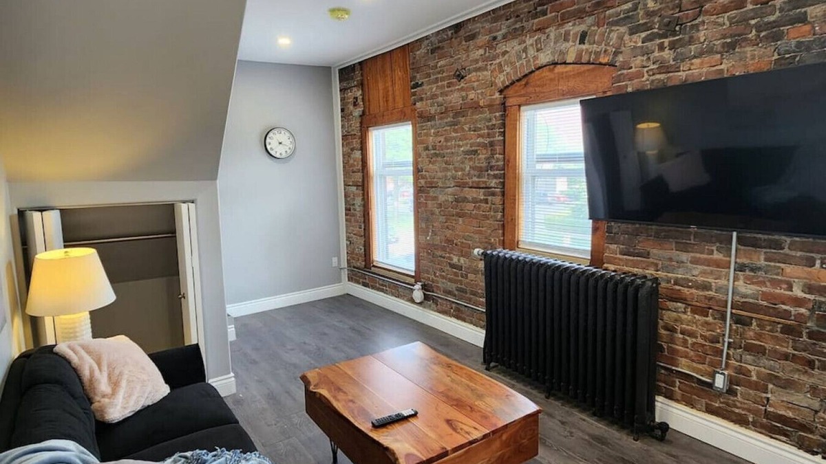 Walkerville House | Executive 2BD 58" TV+Wifi+AC+Parking+Kitchen