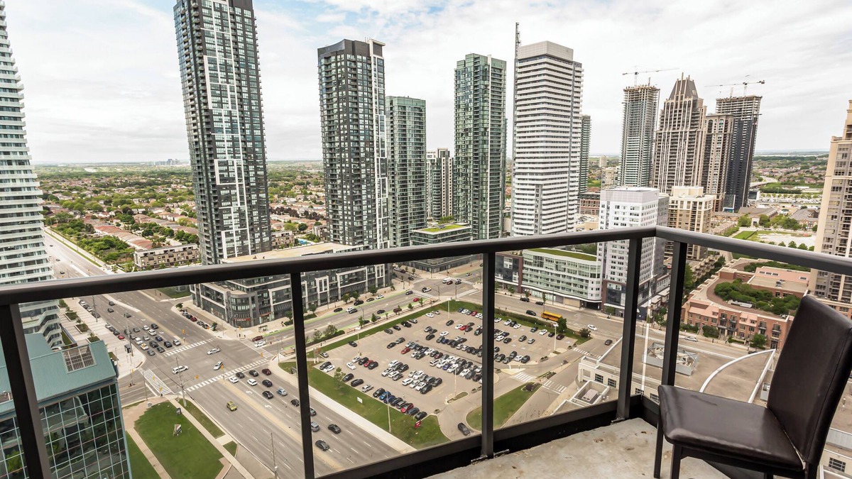 Downtown Mississauga Condo | Executive 2BR/2BA Condo + Lakeview