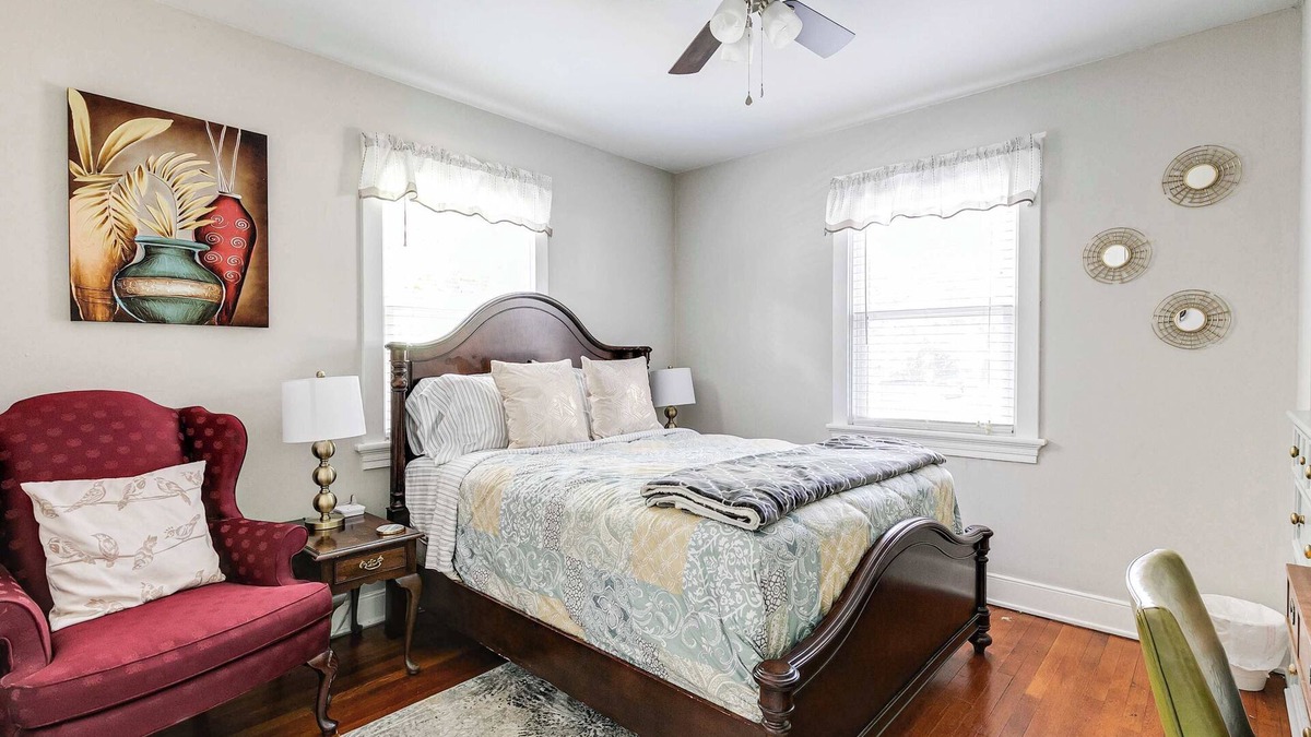 Richmond Condo | Executive 2BR condo: Free parking, fire pit, and patio.