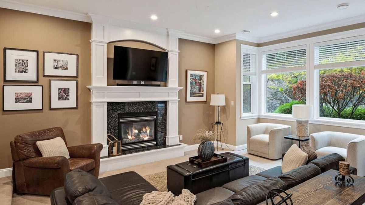 Bear Mountain Resort House | Executive 3 bedroom Home on Bear Mountain
