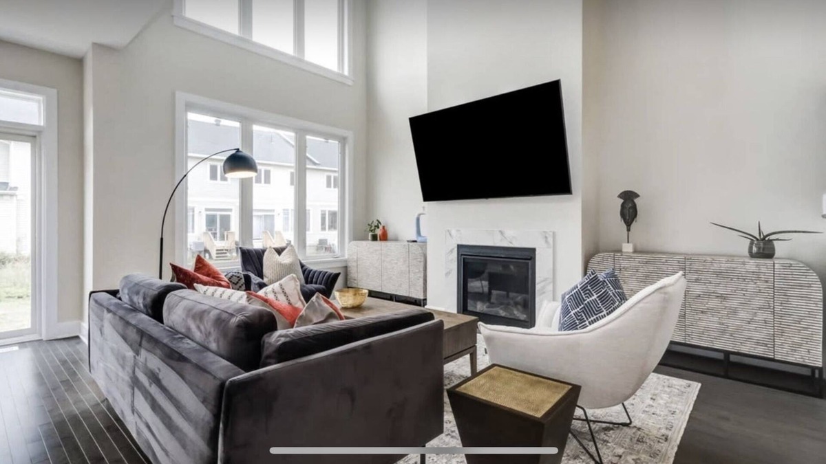 Carleton Place House | Executive 4 bedroom Corner Home in Carleton Place w/ Great Amenities