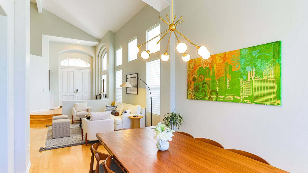 Fullerton House | Executive 4-bedroom home in gated community