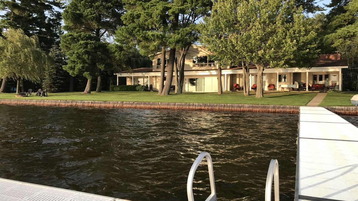 Cadillac House | Executive 4600 sq. ft. Lakefront Estate on Lake Mitchell in Cadillac, Michigan