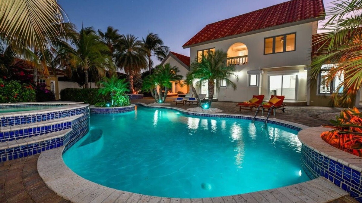 Bubali Villa | Executive 4BR Villa minutes away from Eagle Beach