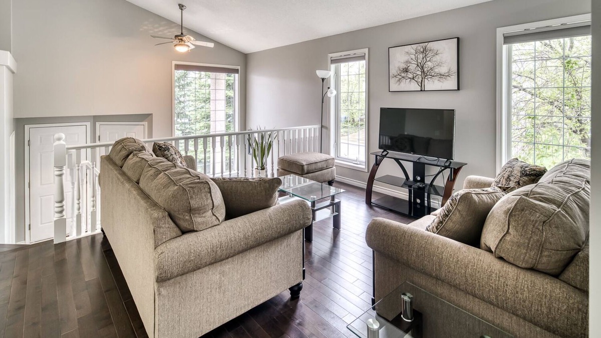 Southwest Calgary House | EXECUTIVE 5BD HOME | MINS TO SPRUCE MEADOWS