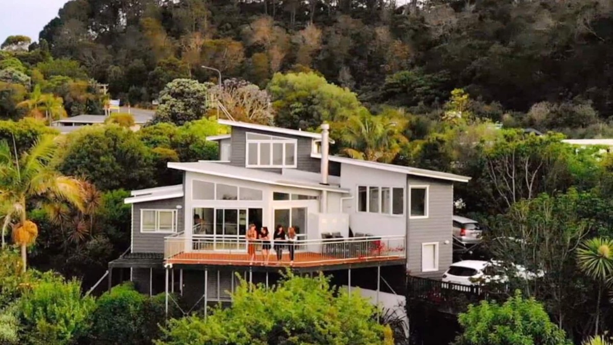 Coopers Beach Apartment | Executive Accommodation with World Class Views