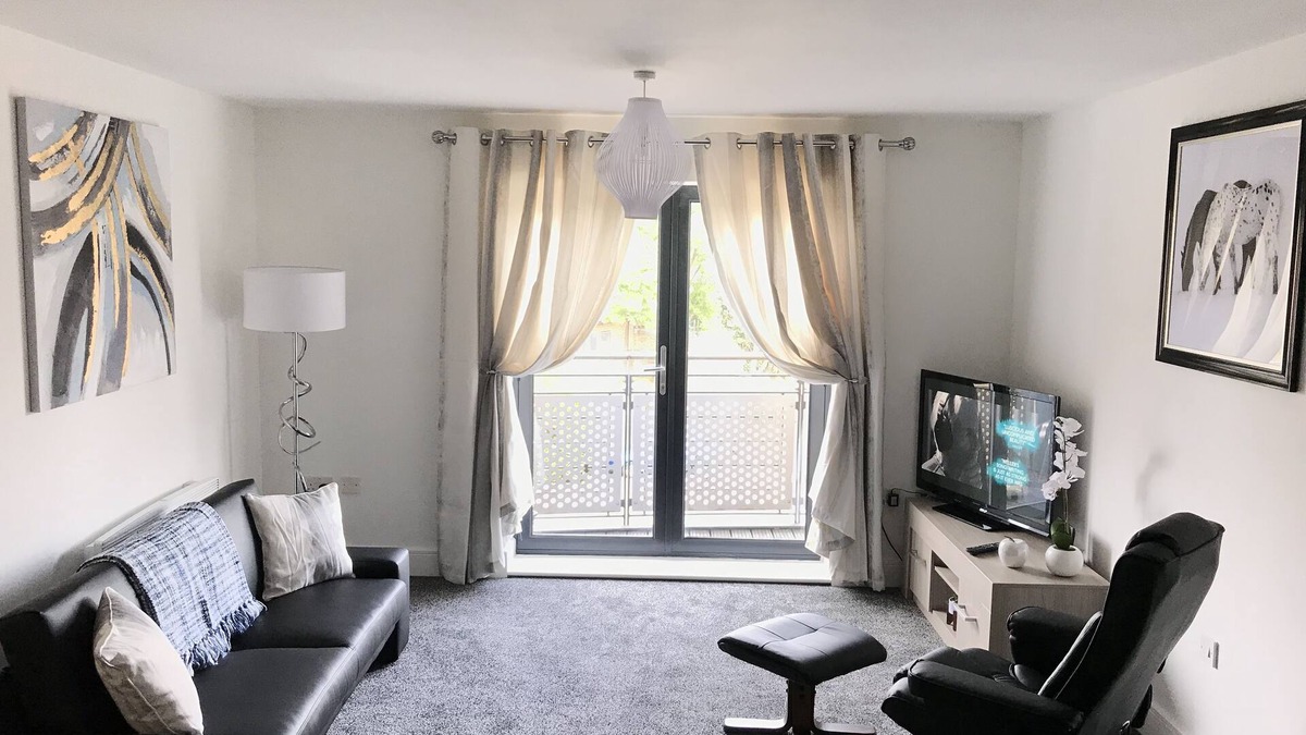 Derby Apartment | Executive Apartment with Balcony