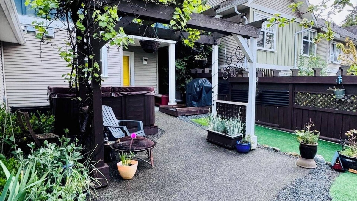 Regional District of Nanaimo House | Executive central Nanaimo townhouse close to all amenities