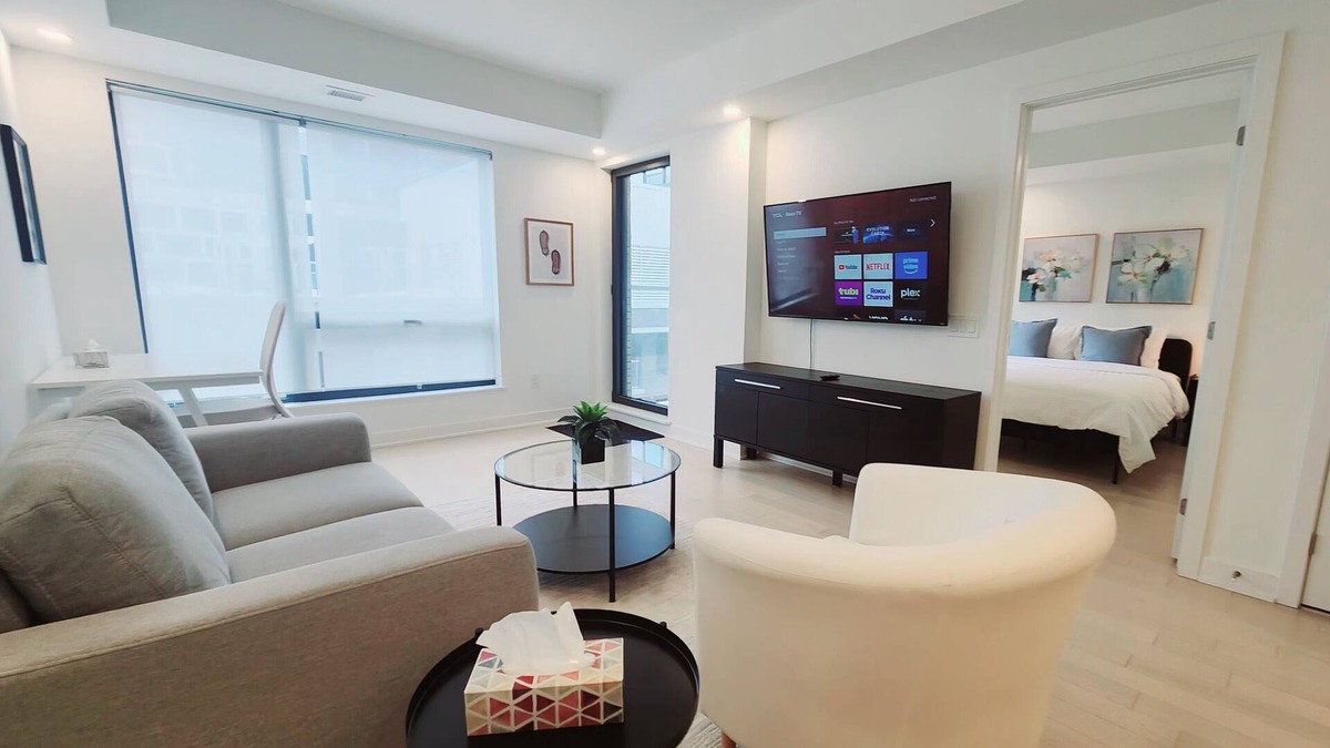Byward Market - Parliament Hill Condo | Executive condo- 4 min walk to Paliament- 4 months minimum- Available Aug 1.2025
