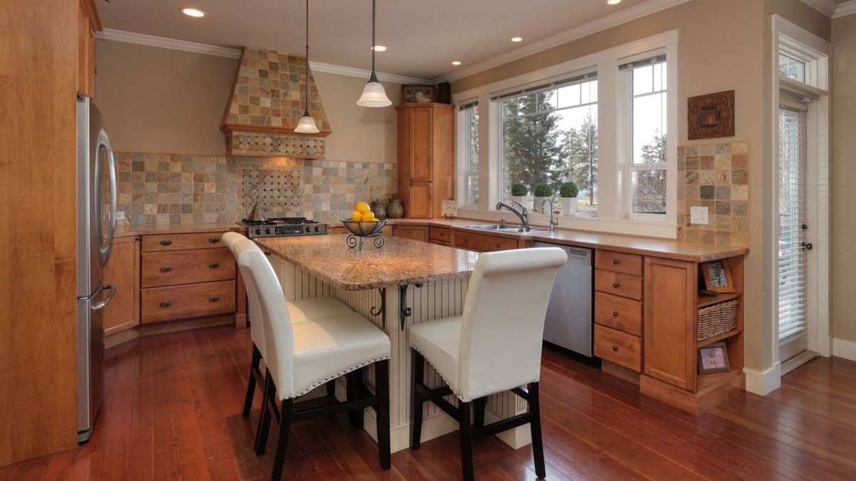 Dilworth Mountain Estates House | Executive Dilworth Mountain Home Backing onto Parkland