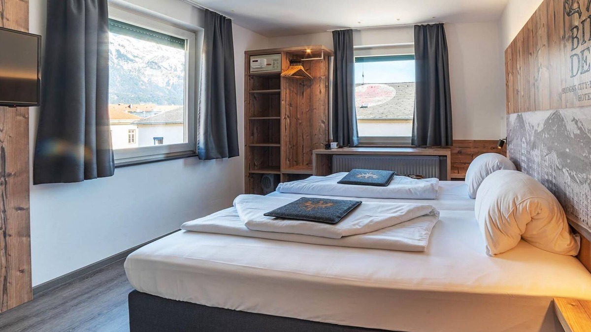 Pradl Hotel | Executive Double Room with Shower, Toilet - BinderS Budget City-Mountain Hotel