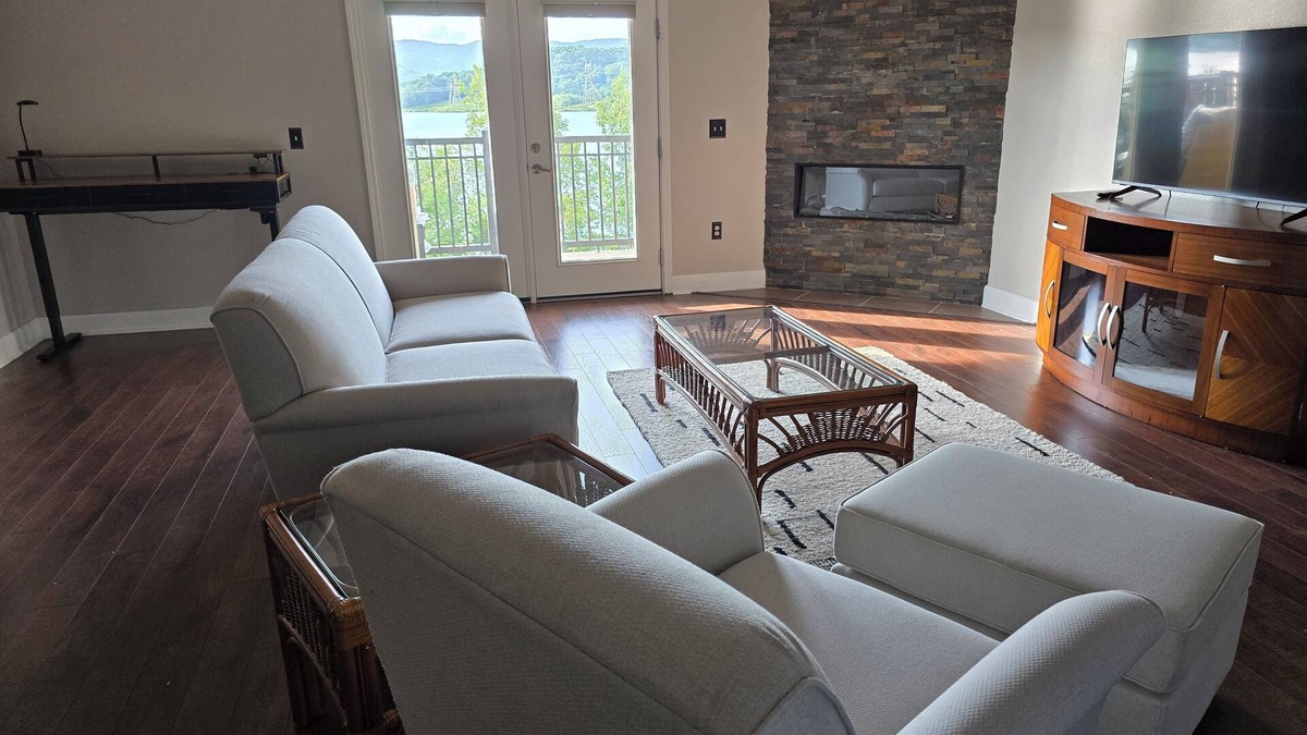 Bean Station Condo | Executive Edge, Lakeside