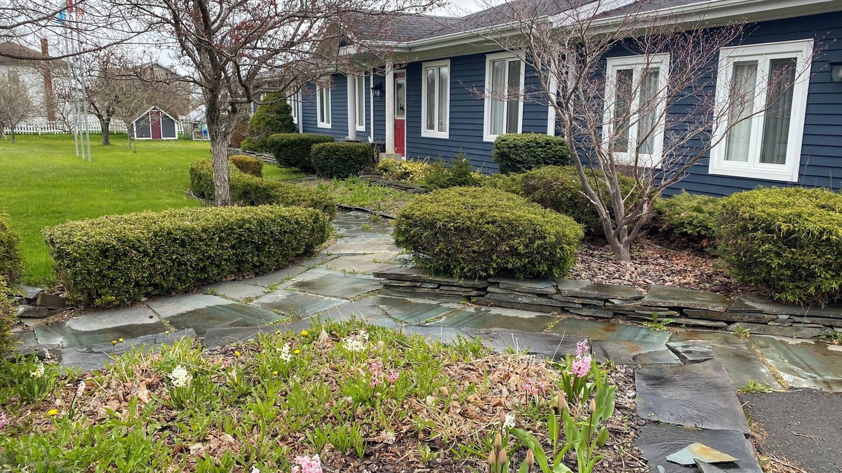 North River House | Executive Estate/ Hobby Ranch in North RivernAVAILABLE FOR CANADA GAMES