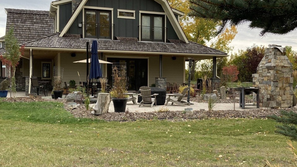 Springbank Other | Executive Farmhouse Retreat