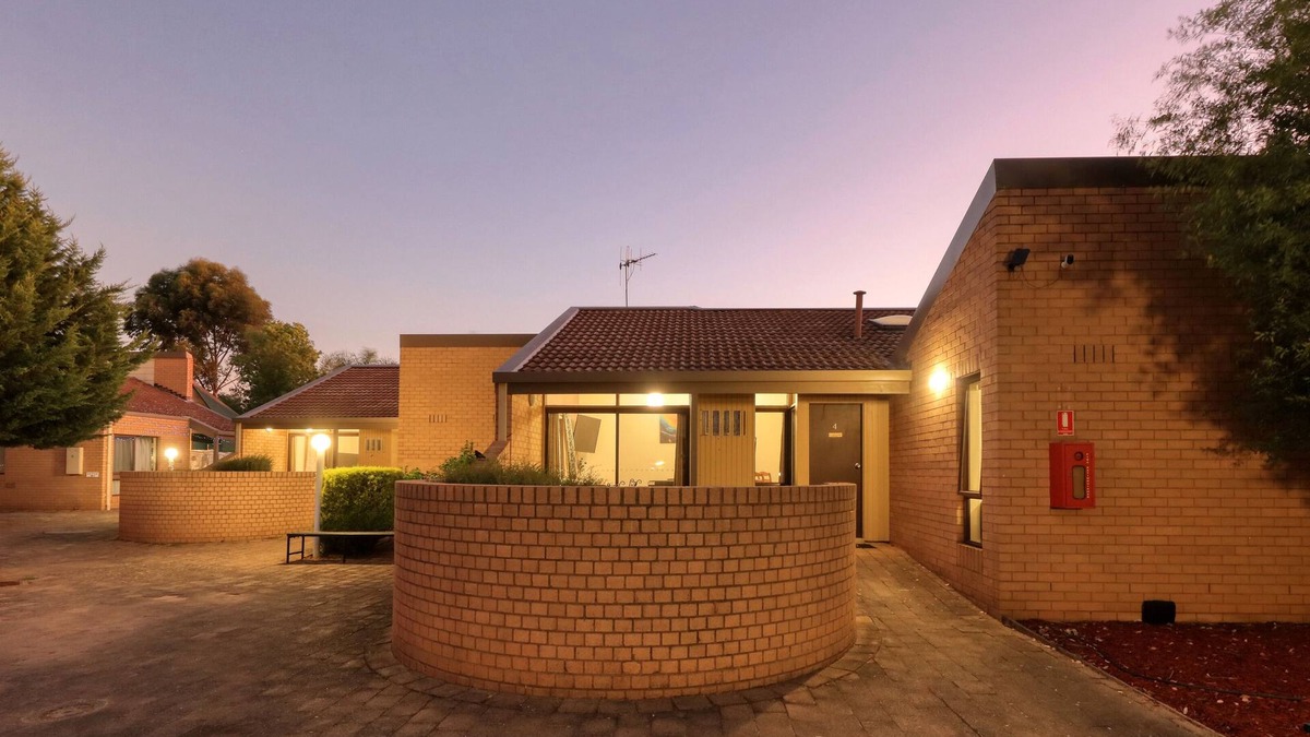 Benalla House | Executive Hideaway Motel