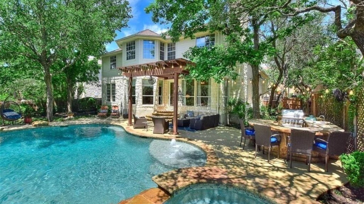Lower Basin Lake Travis House | Executive Home back to greenbelt