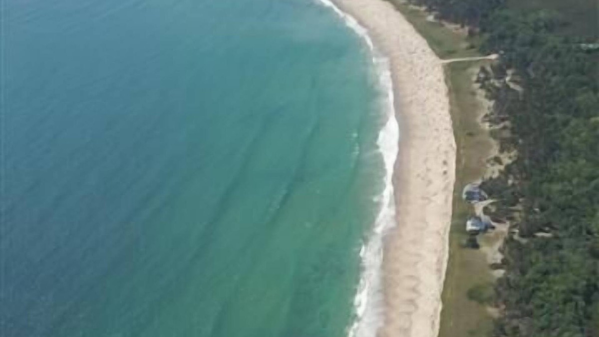 Scarborough House | Executive Home on Scarboro Beach, Vacation or Turn Work into A Vacation