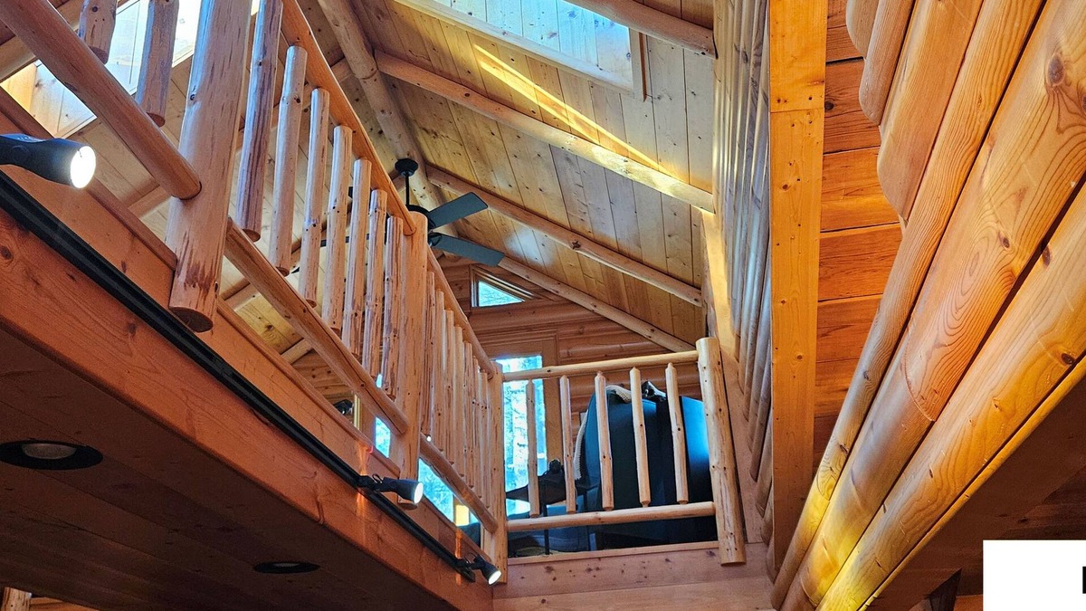 Webster House | Executive Home on the lake. Five Bedroom & Three Bathrooms, Sleeps 19 People.