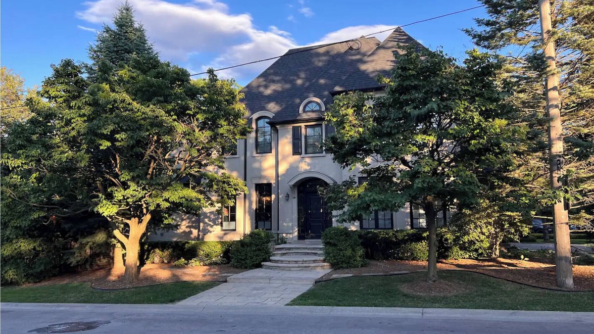 North York House | Executive Home With Luxury Amenities and Large Private Yard