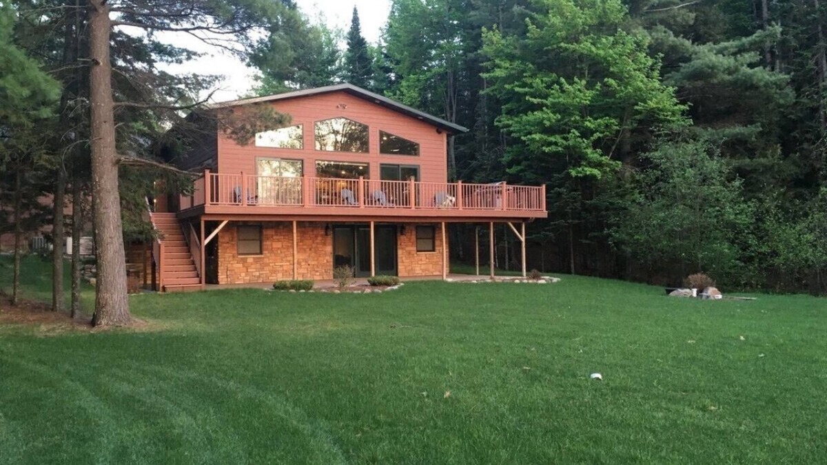 Three Lakes House | Executive Home with Excellent Lake Views