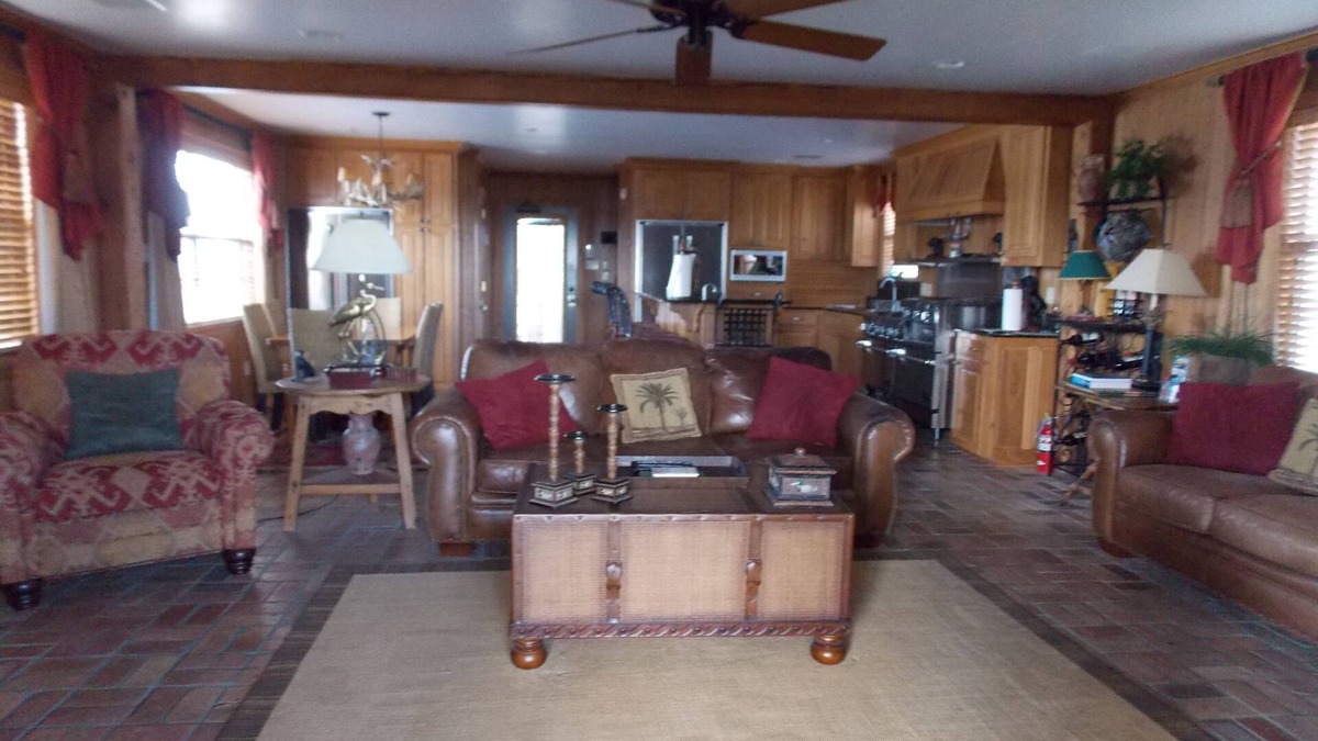 Lafitte Boat Rental | Executive Houseboat - Jean Lafitte Harbour