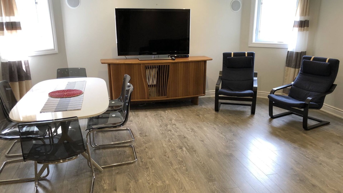 Meadowvale Village House | Executive Independent Cozy Basement Apartment with 2 BR, 2 WR, Kitchen, Sofabed