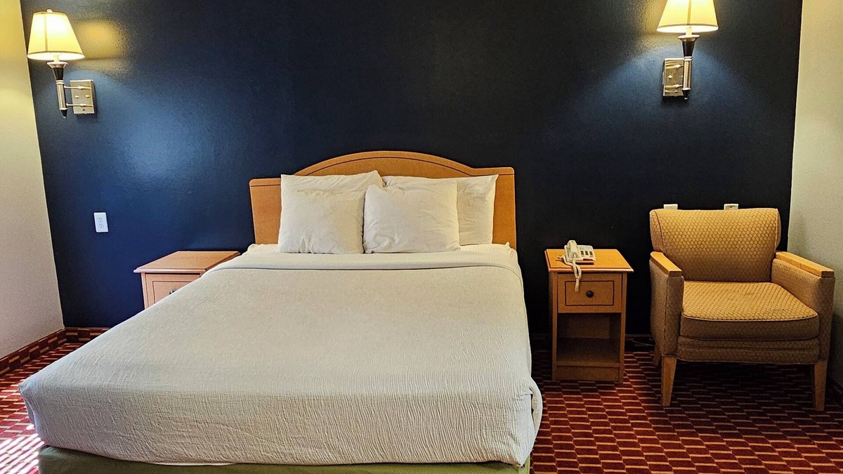 Naples Hotel | Executive Inn and Suites Extended Stay in Vernal