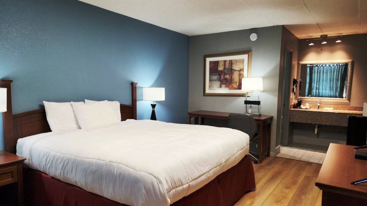 Mena Hotel | Executive Inn By OYO Queenville Mena