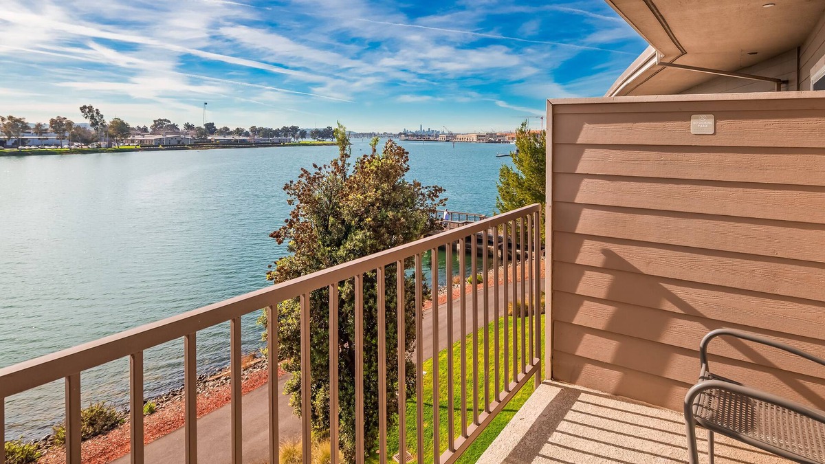 East Peralta Hotel | Executive Inn & Suites Embarcadero Cove