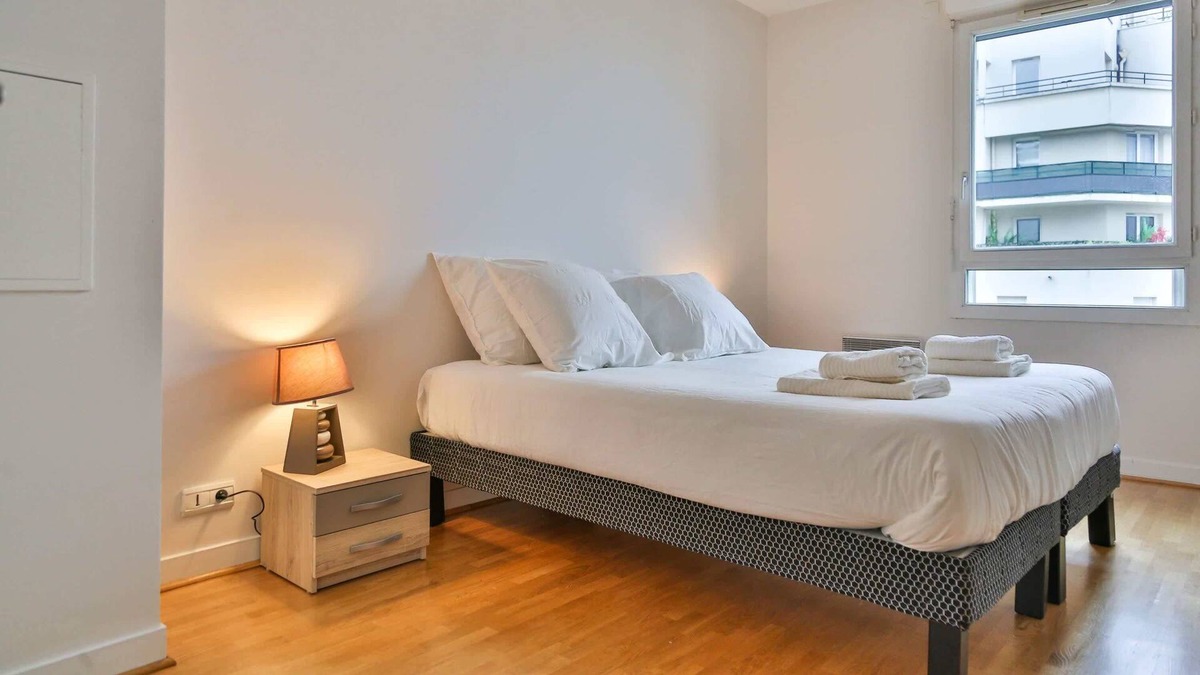 Faubourg de l'Arche Apartment | Executive La Defense Terrace | 3 Bed Apt in Paris