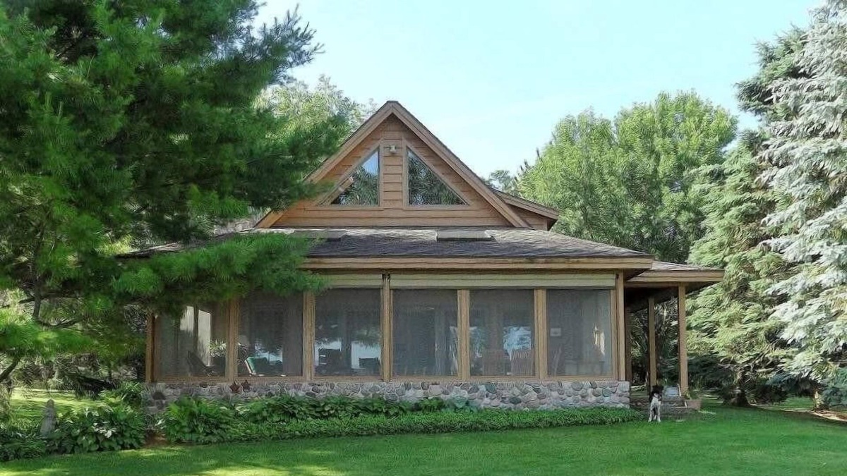 Markesan Cabin | Executive lake front home sleeps 12- Amazing Views and Amenities