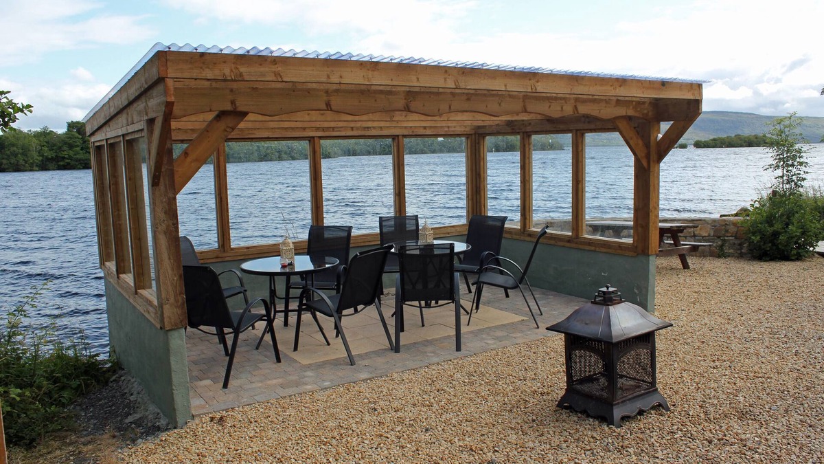 Enniskillen Ski Chalet | Executive Lakeside Lodge at Mullans Bay