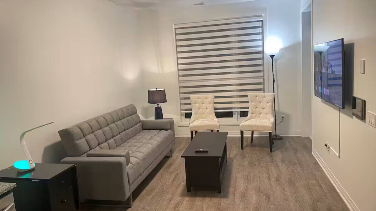Oakville Apartment | Executive Luxury Apartment.