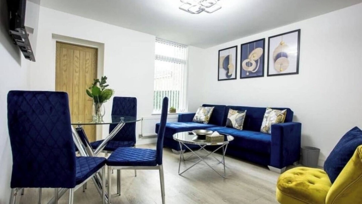 Stoke-on-Trent House | EXECUTIVE MODERN & LUXURY HOME
