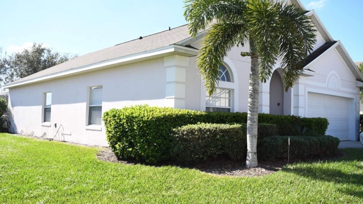 Sunrise Lakes Villa | Executive Orlando 4 Bed/3 bath (2 ensuite) Pool/Spa Home (4H049)