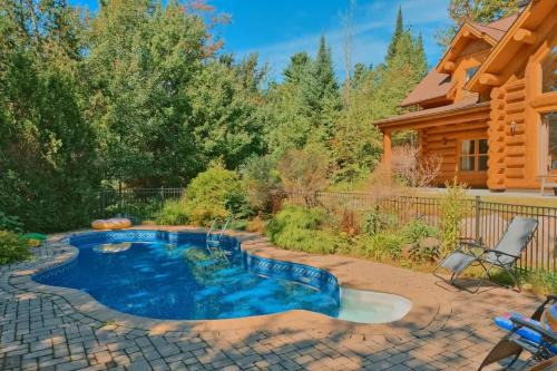 Fiddler Lake Resort Ski Chalet | Executive Plus 52 - beautiful spacious log home with private hot tub pool