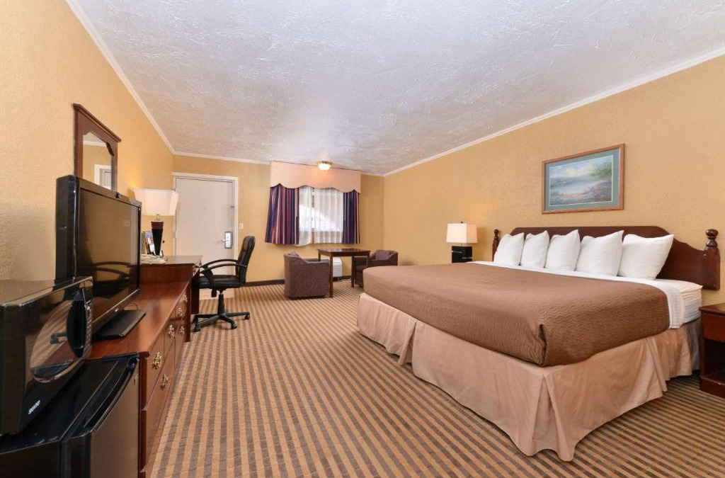Elk City Hotel | Executive Plus Inn and Suites