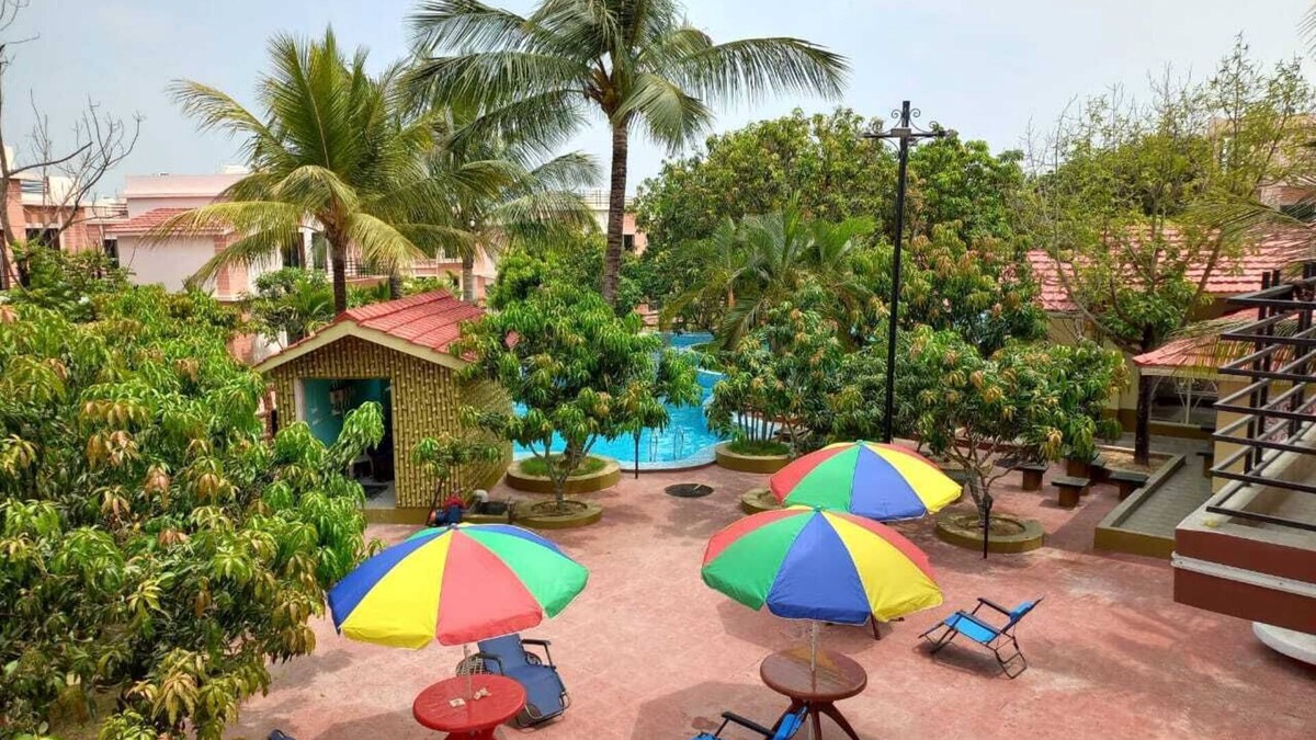 Bolpur House | executive private room in bed and breakfast with pool