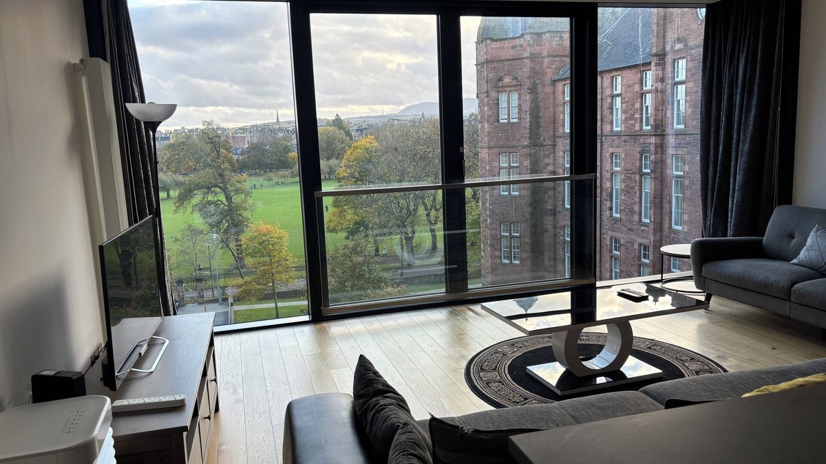 Laurieston Apartment | Executive Quartermile apartment near to Castle & University with park view!