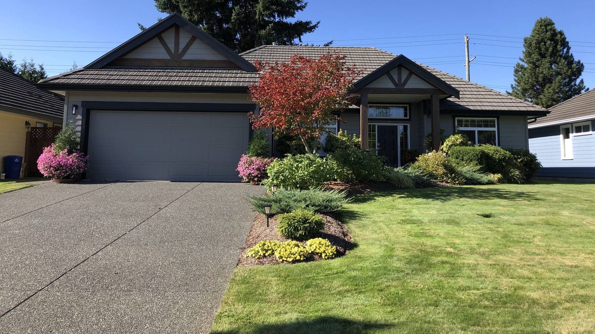 Courtenay House | Executive rancher in Crown Isle available for seasonal rental