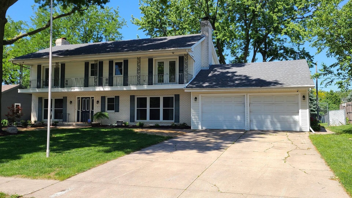 West Omaha House | Executive Rental - 4 bed, 4 bath fully furnished home W/L2 EV Charging Station