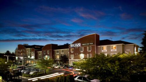 Holly Hotel | Executive Residency by Best Western Navigator Inn & Suites
